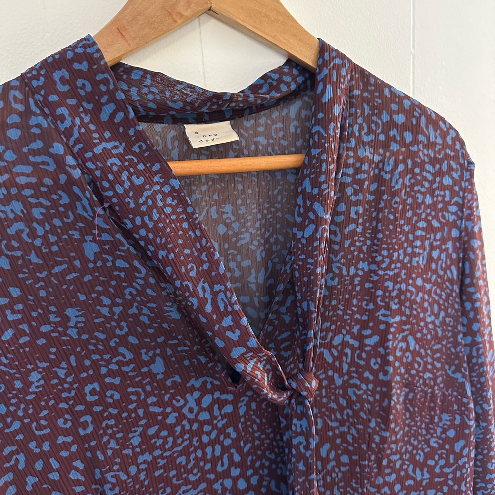 Billowy Over-sized Dress with Tie Detail - Fits like XL